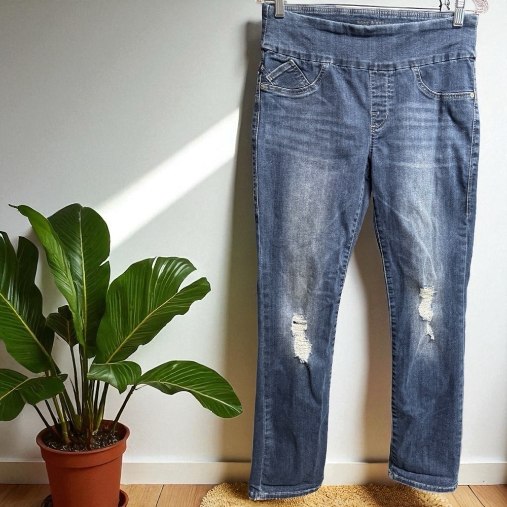 Feverish Fashion: Rock Your Style in Distressed Rock & Republic Jeans! Size 10M - Picture 16 of 16